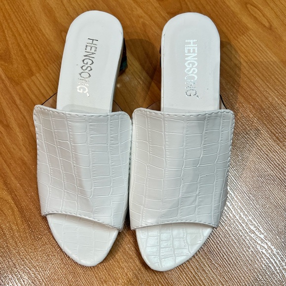 NWOT - Rhinestone Décor Slipper Sandal * White (Size 6.5) - Picture 5 of 11